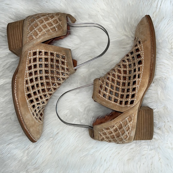 🔹 Jeffrey Campbell Open Weave Bootie - Picture 2 of 11